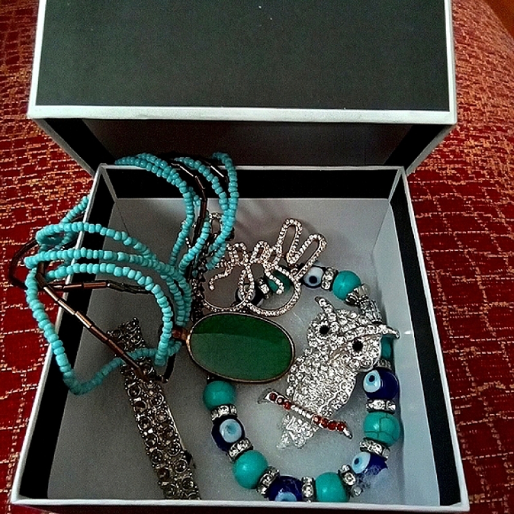 NEWOT💥 Evil Eye Bracelet, Green Stone Pendant Necklace, and 2 Brooches Set